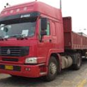 半封闭10吨车 (长10.6米宽2.5米高2.7米)